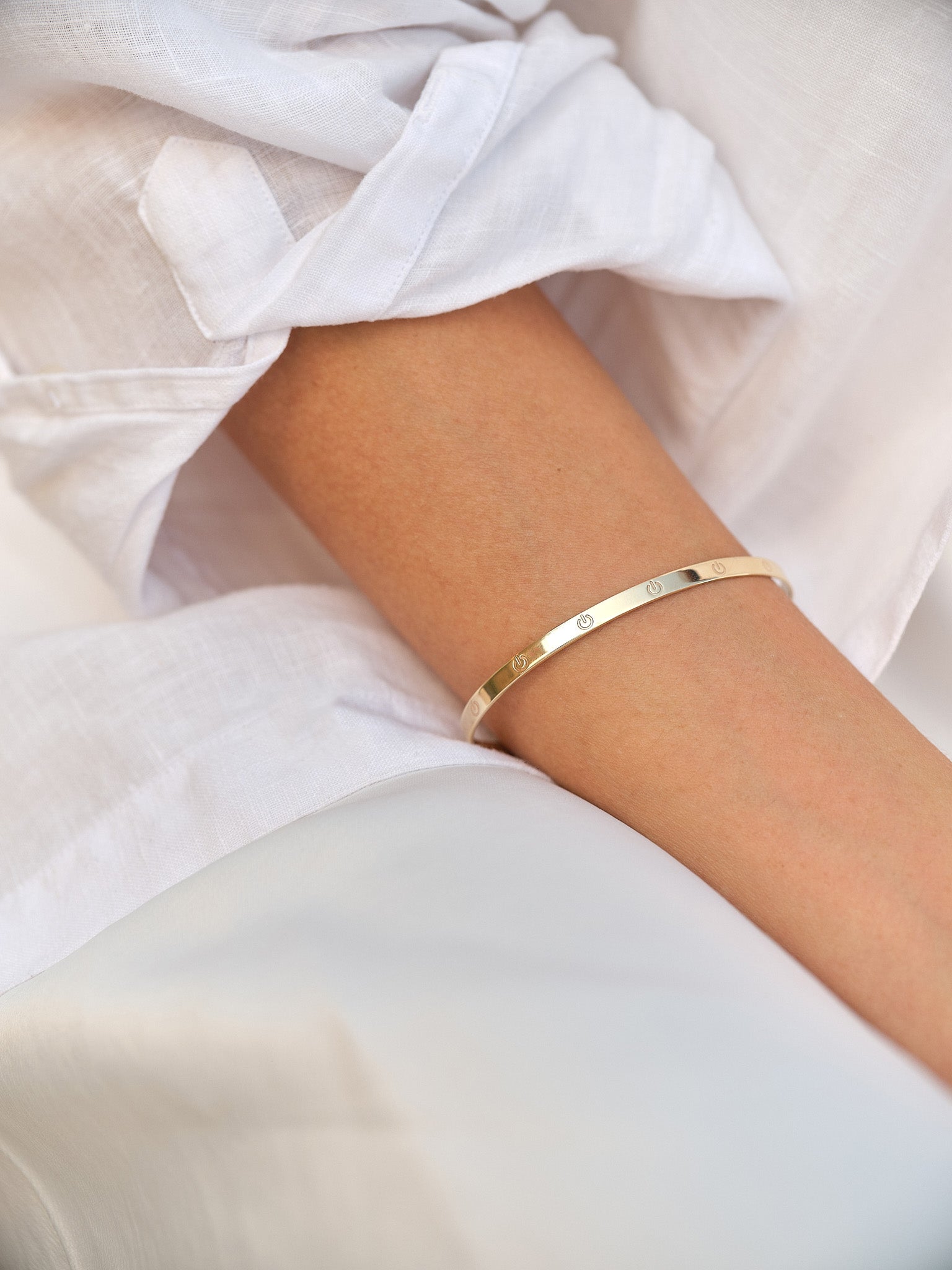 Power ON W - Gold Bangle